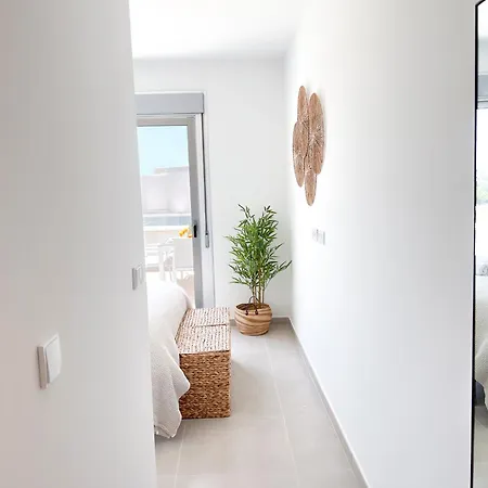 Family Penthouse With Sea Views In Cancelada Естепона