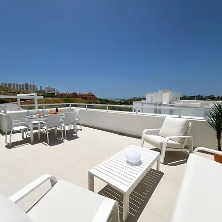 Family Penthouse With Sea Views In Cancelada 아파트 에스테포나