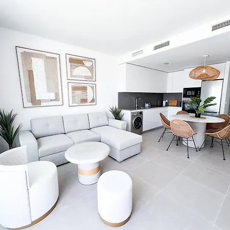 Family Penthouse With Sea Views In Cancelada 아파트 *