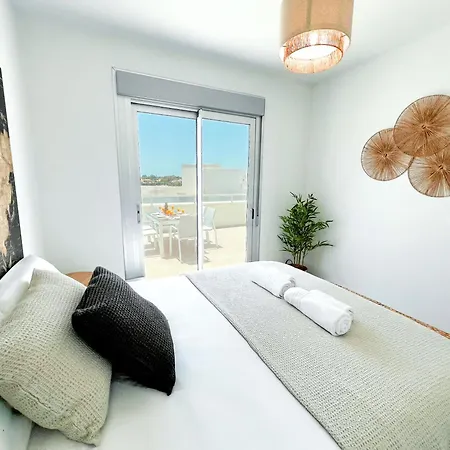 Family Penthouse With Sea Views In Cancelada אסטפונה